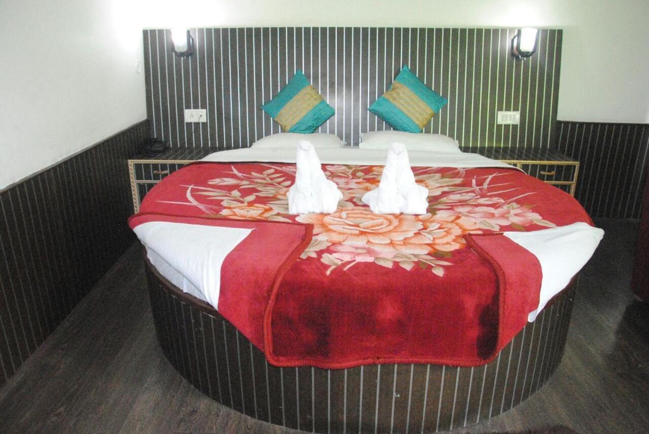 Hotel Seagull Manāli Екстериор снимка